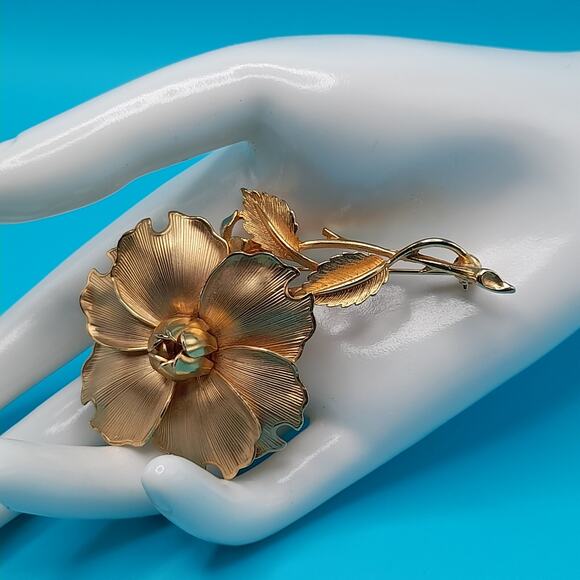 Vintage 1960s Large Flower With Stem Brooch, Gold Tone, 3 Inches - Picture 3 of 9
